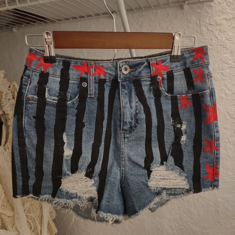 NWOT Birds of Prey Her Universe Jean Shorts